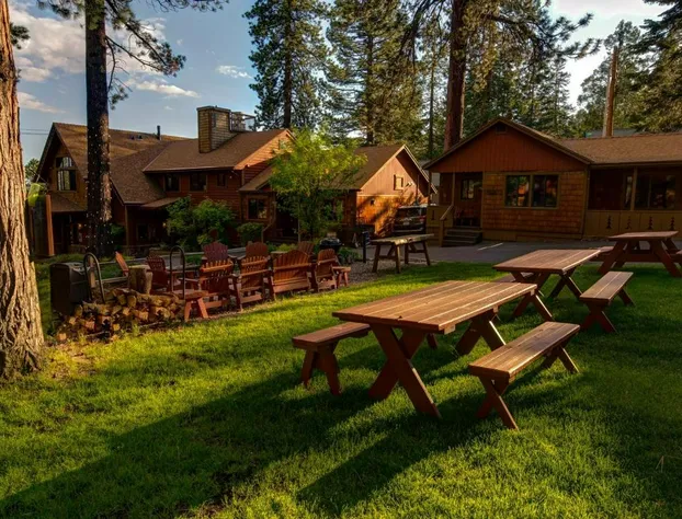 Cedar Glen Lodge hotel detail image 2