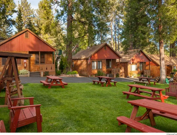 Cedar Glen Lodge hotel detail image 4