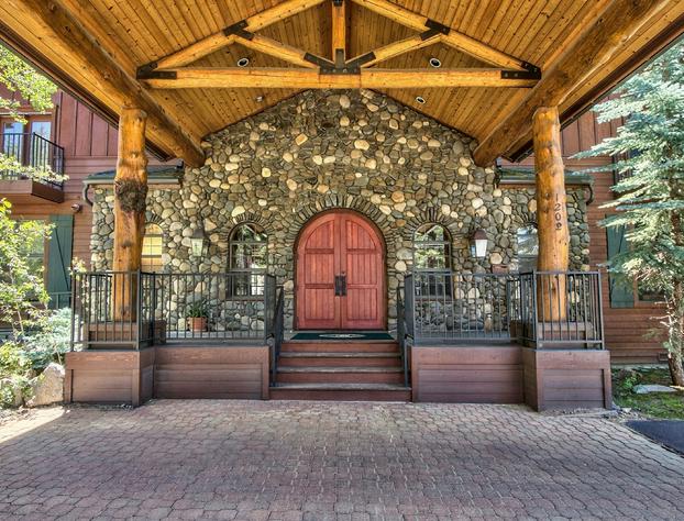 Black Bear Lodge hotel detail image 2