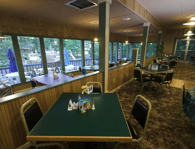 The Country Place Resort - Home of Zoom Flume Water Park hotel detail image 4