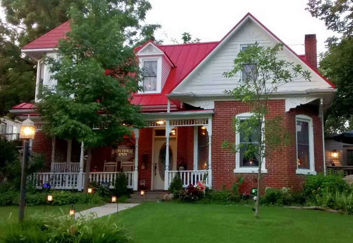 Historic Iron Horse Inn hotel hero