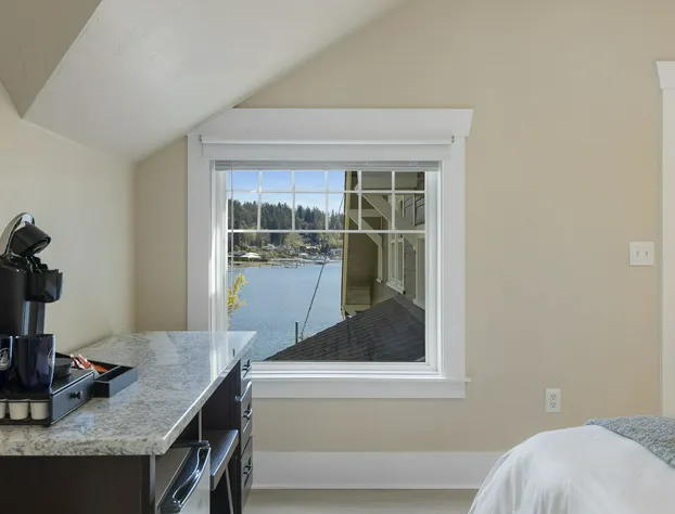 Waterfront Inn hotel detail image 2