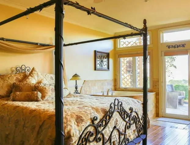 High Ridge Manor hotel detail image 1