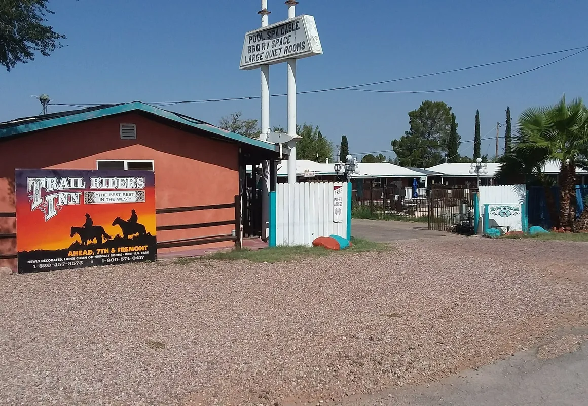 Trail Rider's Inn hotel hero