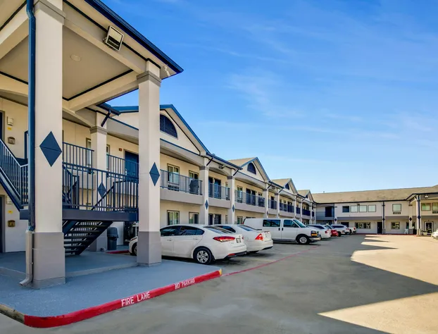 Executive Inn & Suites hotel detail image 2