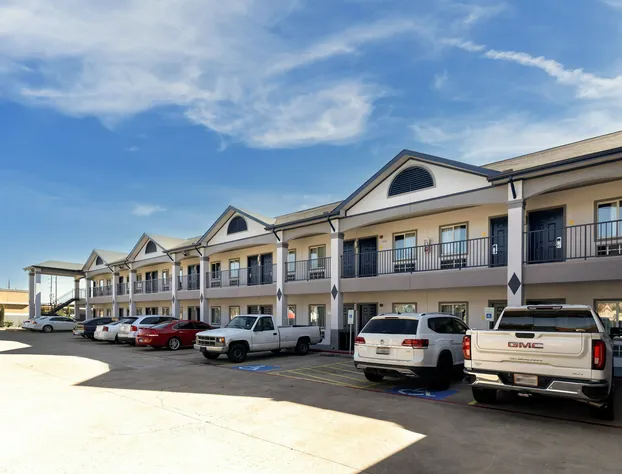 Executive Inn & Suites hotel detail image 3