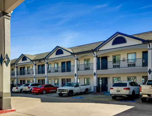 Executive Inn & Suites hotel detail image 4