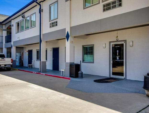 Executive Inn & Suites hotel detail image 3