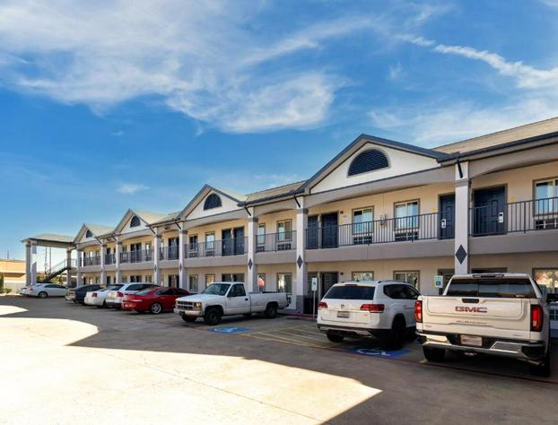 Executive Inn & Suites hotel detail image 4