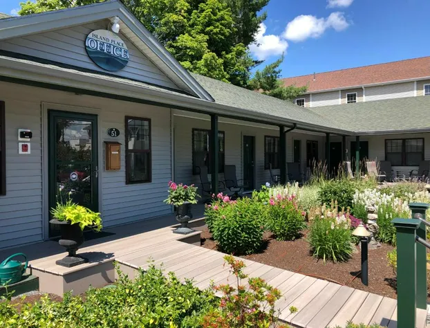 Island Place hotel detail image 2