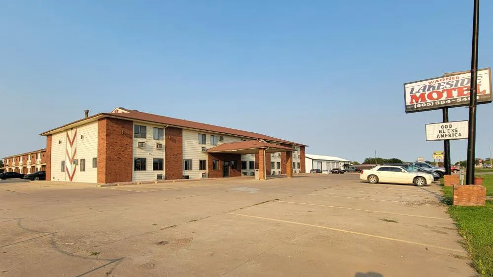 Wagner Lakeside Motel hotel hero