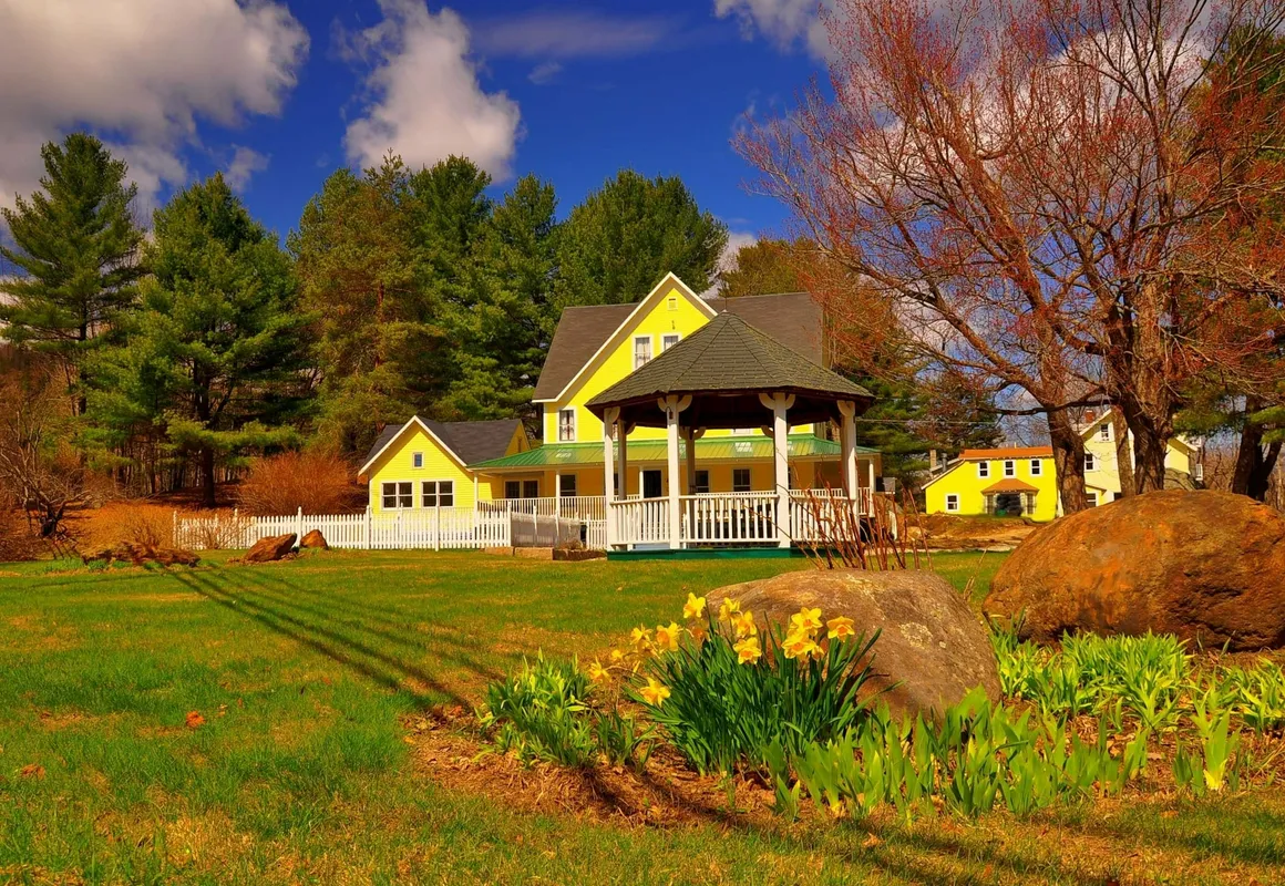 RiverWood Inn hotel hero