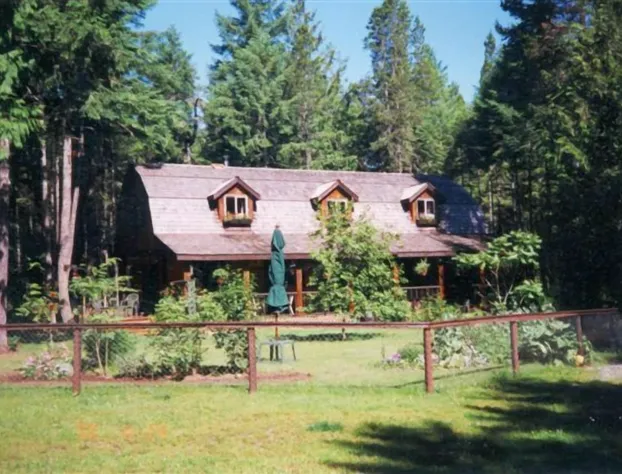 Cedar Song B & B and Cottage hotel detail image 1