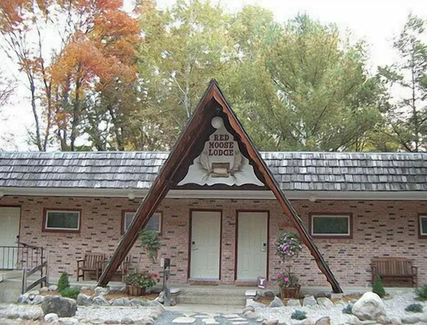 Red Moose Lodge hotel detail image 1
