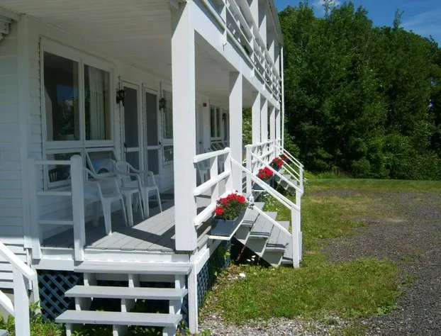High Tide Inn hotel detail image 3