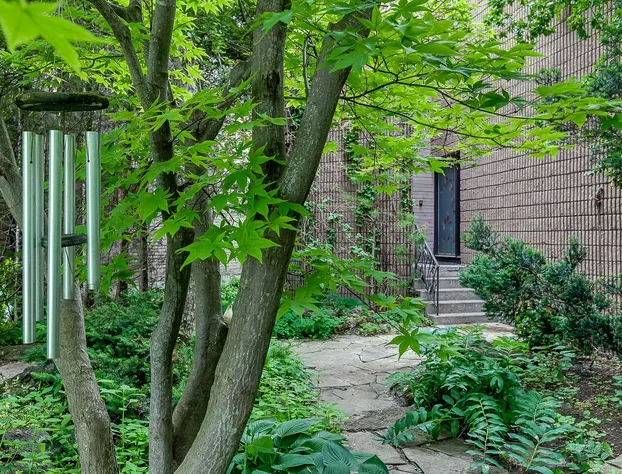 225 Lakeland Bed and Breakfast. hotel detail image 1