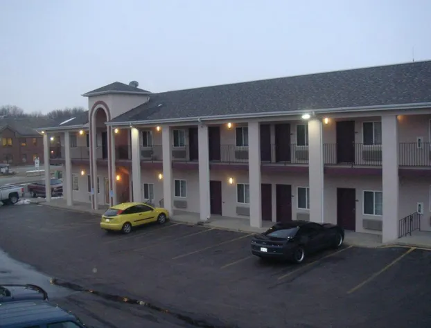 Townhouse Inn & Suites hotel detail image 1