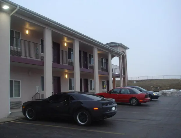 Townhouse Inn & Suites hotel detail image 2