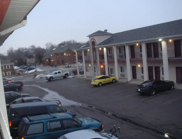 Townhouse Inn & Suites hotel detail image 3