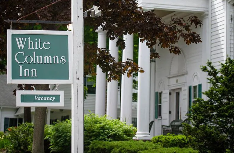 Anne's White Columns Inn hotel hero