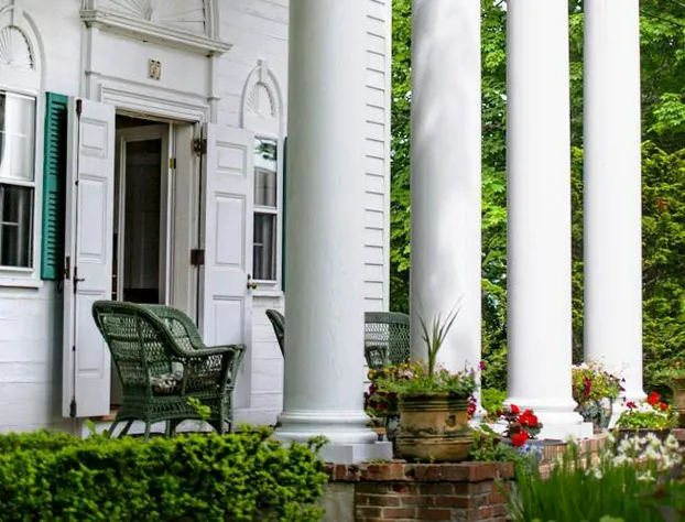 Anne's White Columns Inn hotel detail image 2