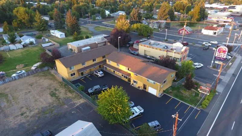 Townhouse Inn & Suites hotel hero