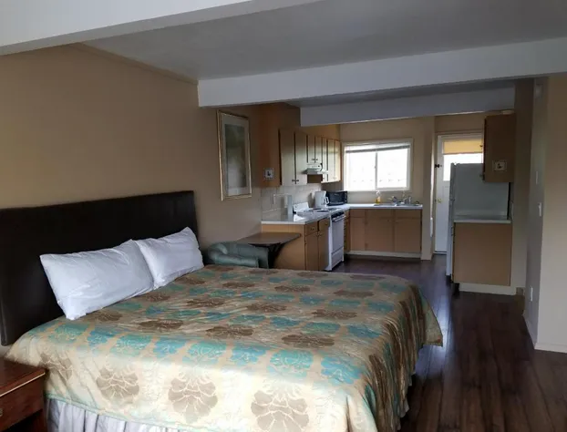 Townhouse Inn & Suites hotel detail image 4