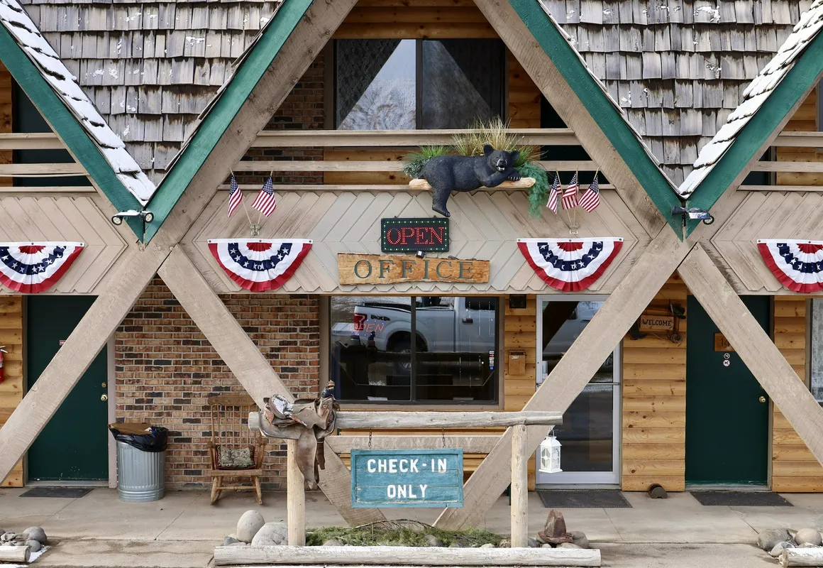 Rocky Mountain Lodge hotel hero