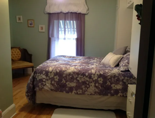 Maple Tourist Home Bed & Breakfast hotel detail image 4