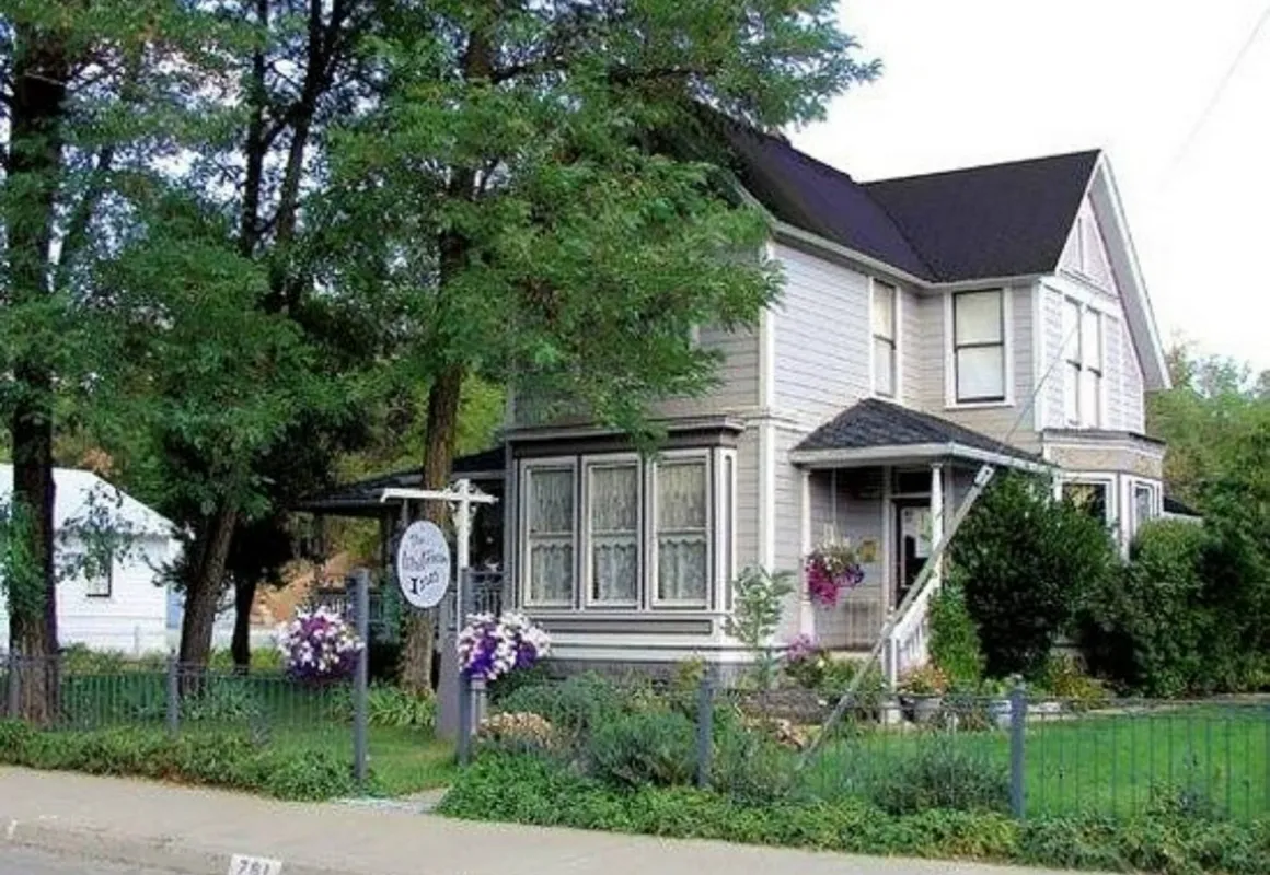 Weaverville Whitmore Inn hotel hero