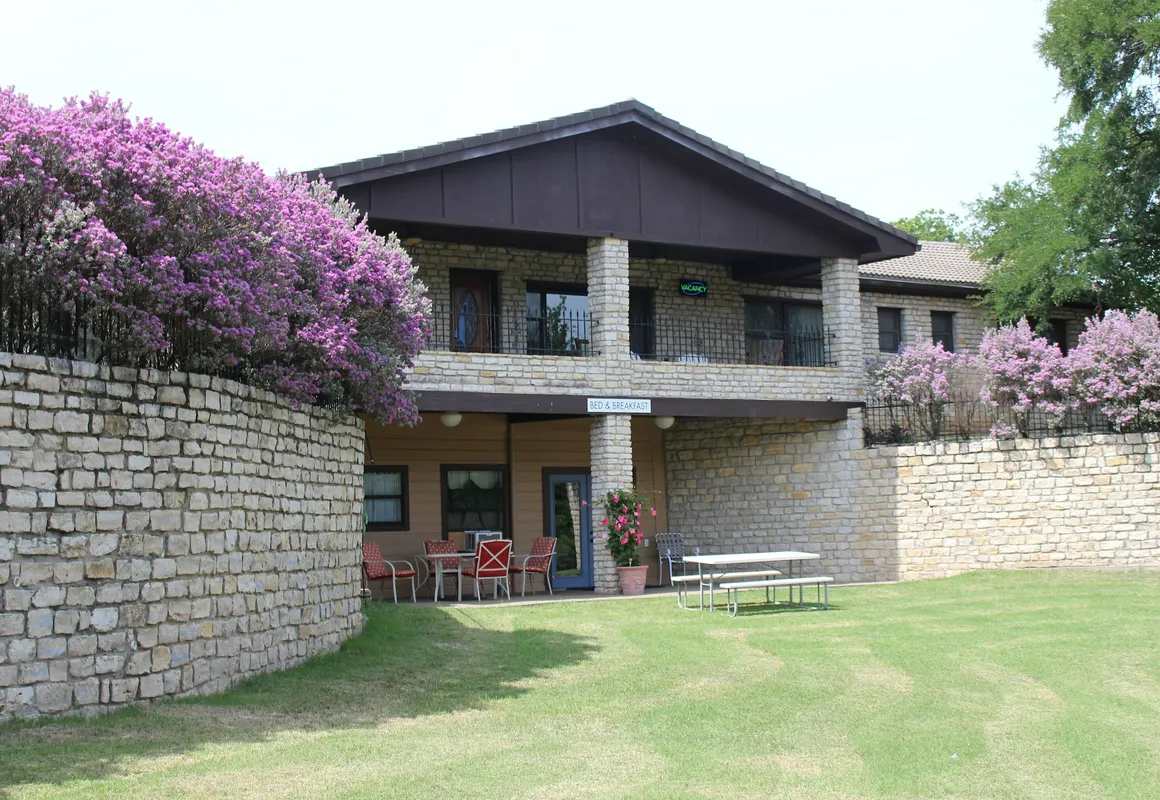 Live Oak B&B hotel hero