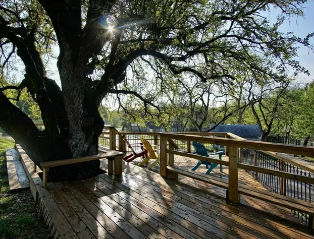 Live Oak B&B hotel detail image 4