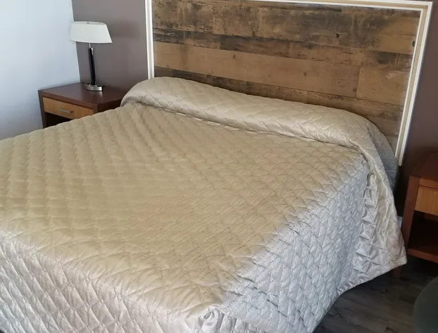 Richard Lake Motel hotel detail image 4