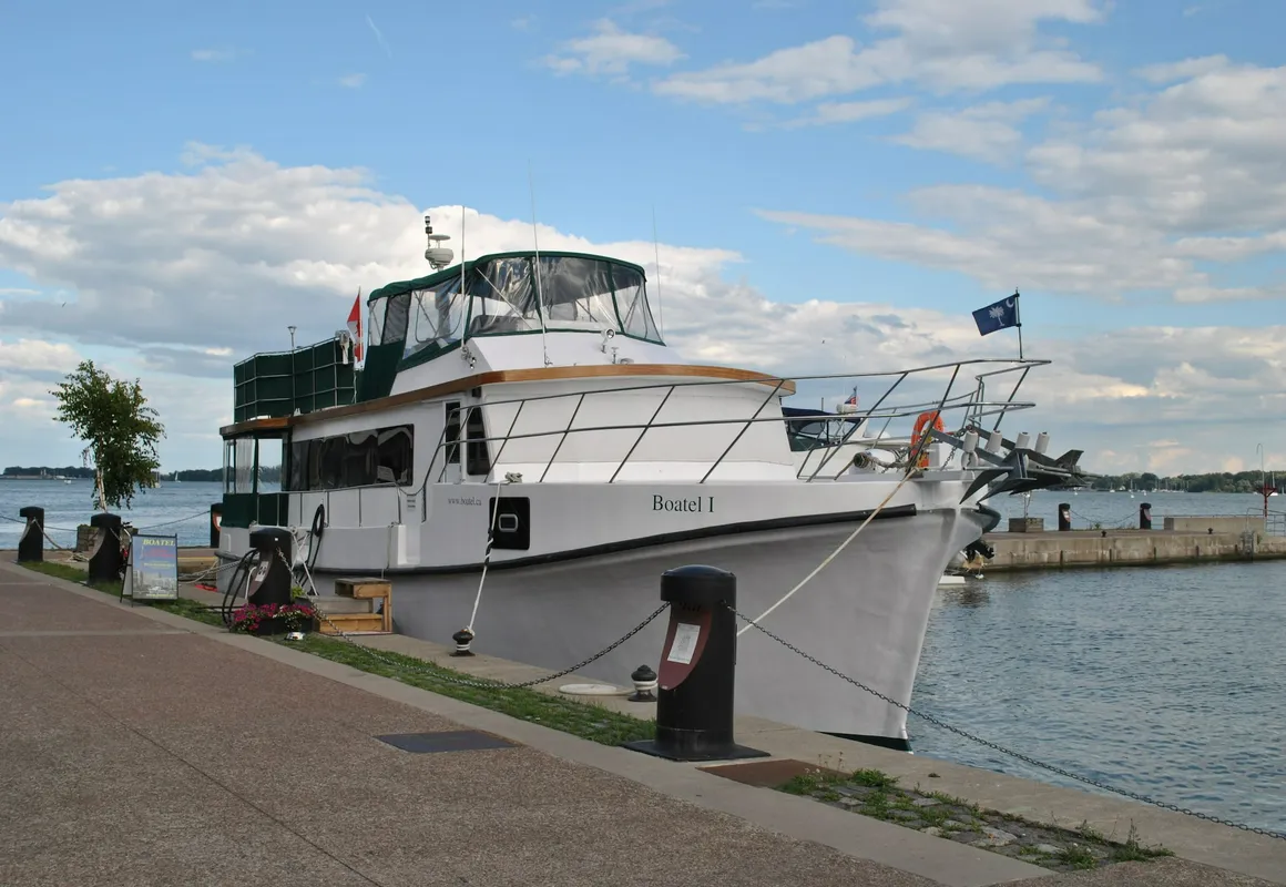 Making Waves Boatel hotel hero