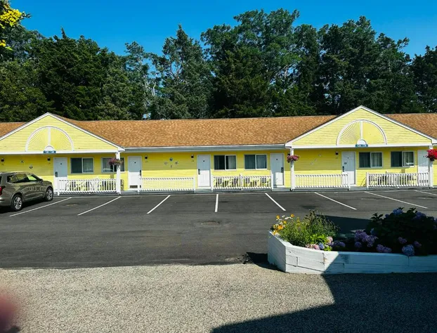 Blue Spruce Motel & Townhouses hotel detail image 1