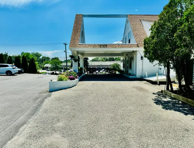 Blue Spruce Motel & Townhouses hotel detail image 2