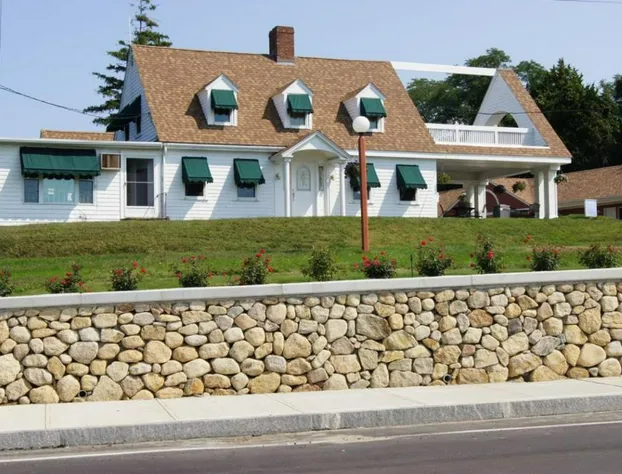 Blue Spruce Motel & Townhouses hotel detail image 4