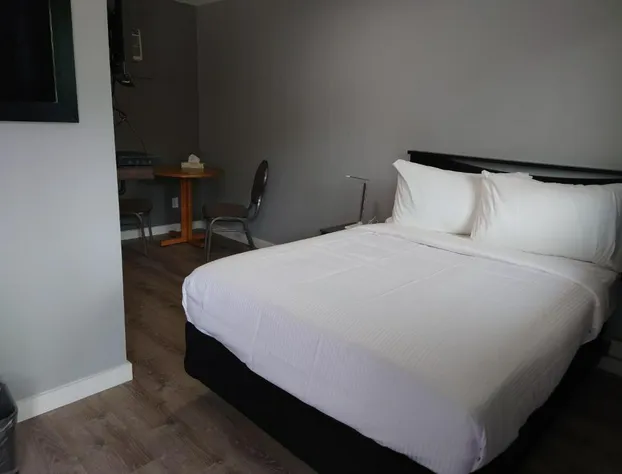 Traveler's Inn hotel detail image 4