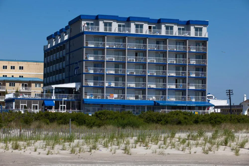 Adventurer Oceanfront Inn hotel hero