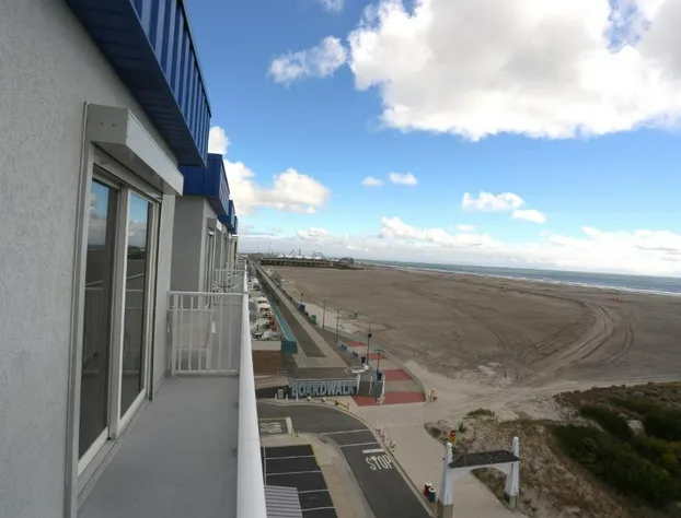 Adventurer Oceanfront Inn hotel detail image 1