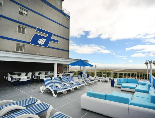 Adventurer Oceanfront Inn hotel detail image 2