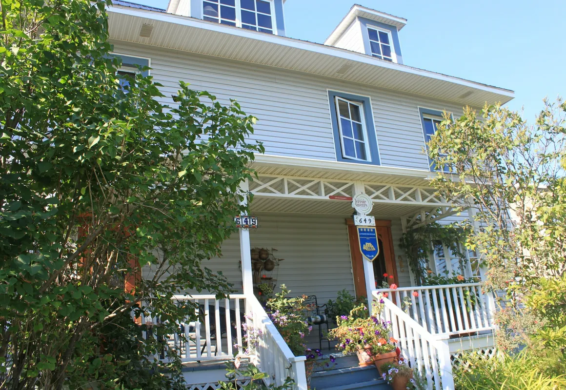 La Maison sous les Lilas hotel hero