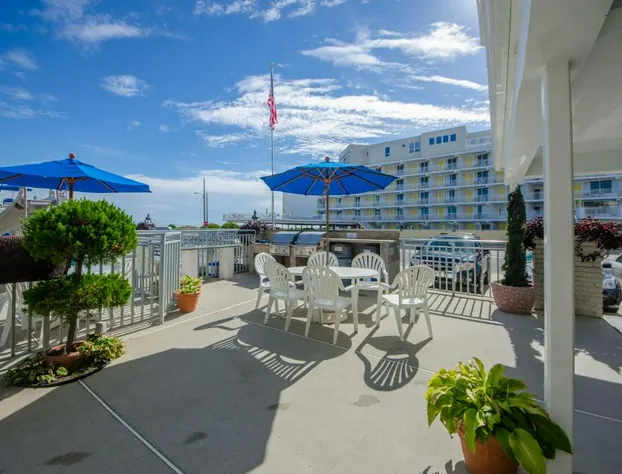 Fleur De Lis Beach Motel hotel detail image 2