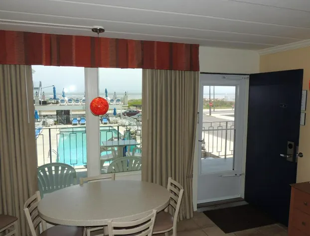 Fleur De Lis Beach Motel hotel detail image 3