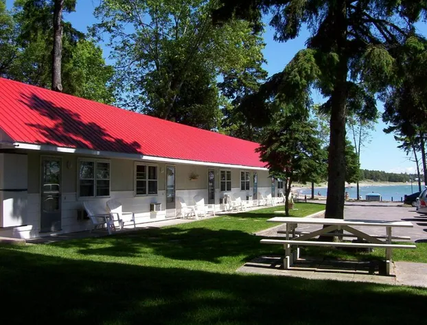 Balm Beach Resort & Motel hotel detail image 3