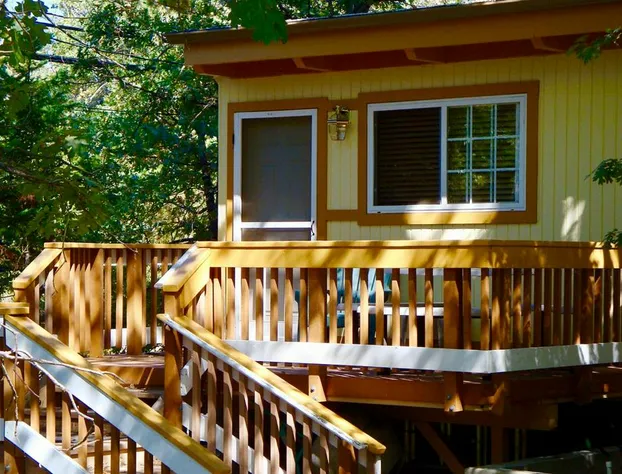 Giant Oaks Lodge hotel detail image 1