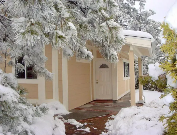 Giant Oaks Lodge hotel detail image 2