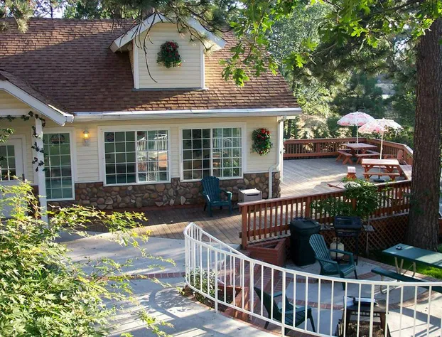 Giant Oaks Lodge hotel detail image 3