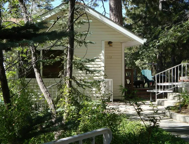 Giant Oaks Lodge hotel detail image 4