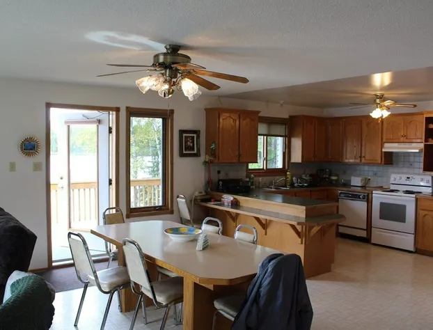 Spruce Forest Lakeside B&B hotel detail image 3